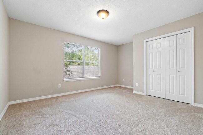 Building Photo - 2033 Post Oak Ct