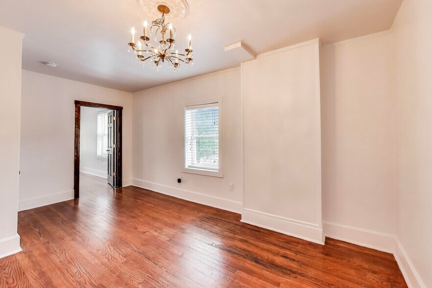 Building Photo - 1424 Lake St