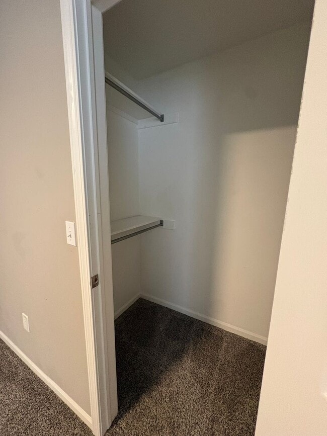Building Photo - Beautifully Updated Townhouse – Prime Location!