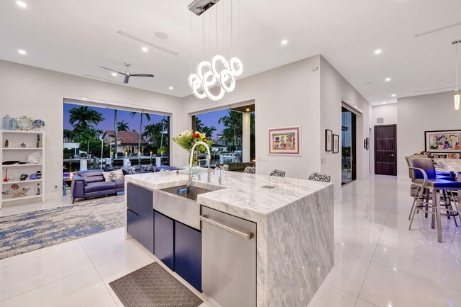 Building Photo - 334 Isle of Capri Dr