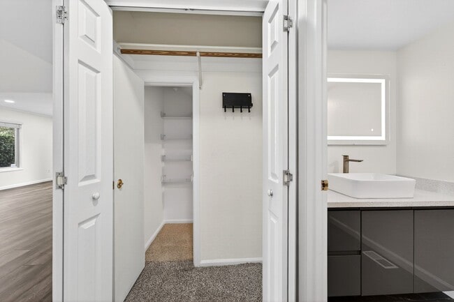 Building Photo - Luxury Living in Danville Ranch – Views, Solar & Prime Location!