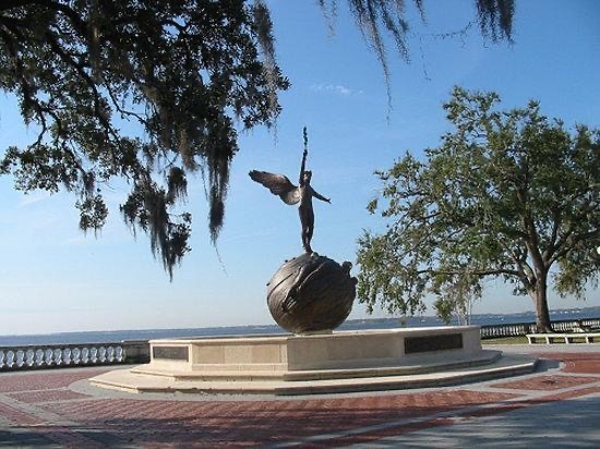 Memoral Park on the St. Johns River - 774 Acosta St