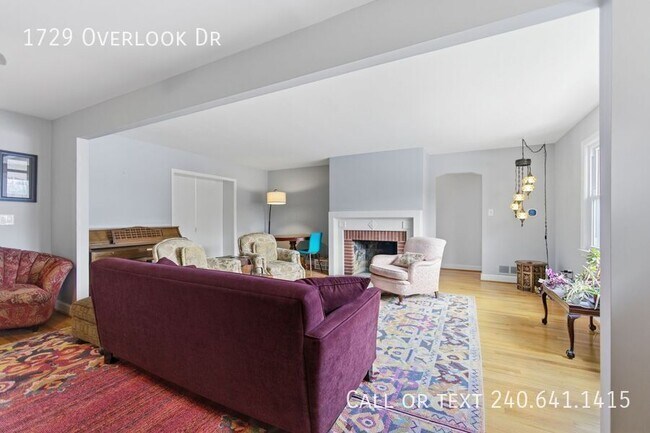 Building Photo - 1729 Overlook Dr