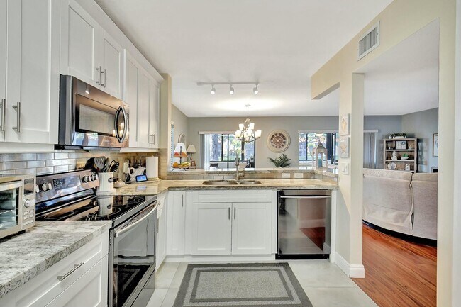 Building Photo - 10663 Ocean Palm Way