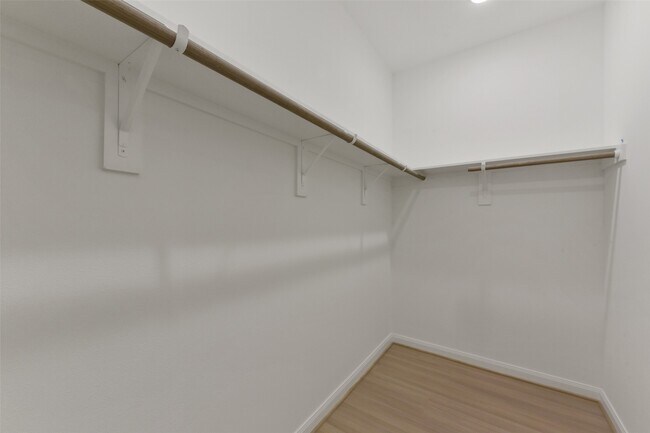 Building Photo - 13602 Pine Dr