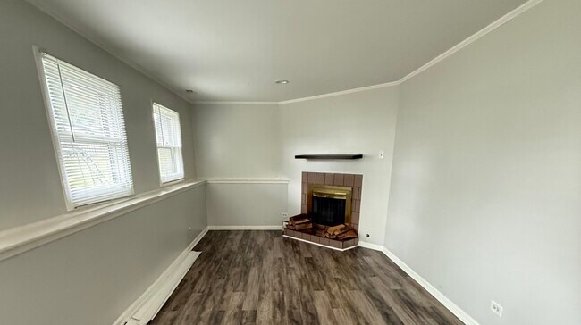 Building Photo - 2116 Briar Hill Dr
