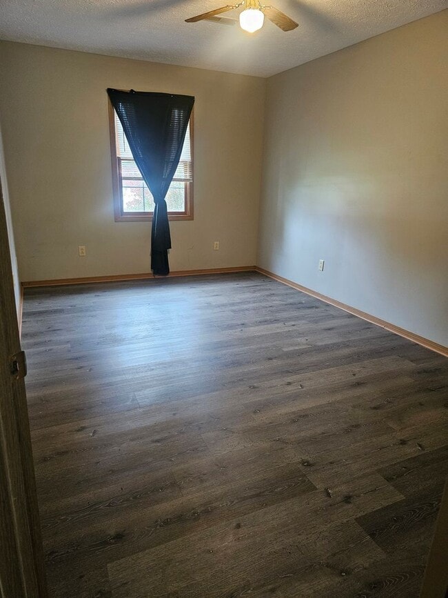 Building Photo - Adorable home ready for you!