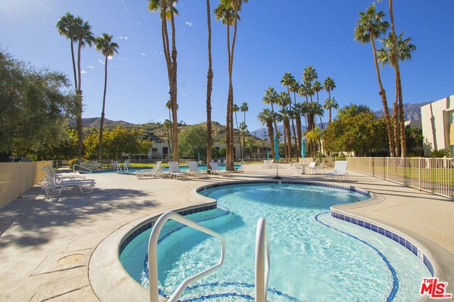 Building Photo - 501 Desert Lakes Cir