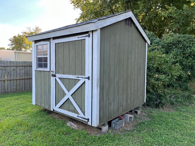 Building Photo - 1081 Waterlily Rd