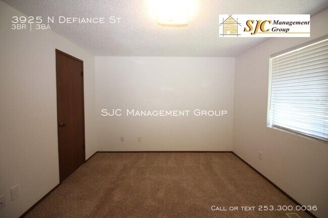 Building Photo - Split level home for rent in North Tacoma.