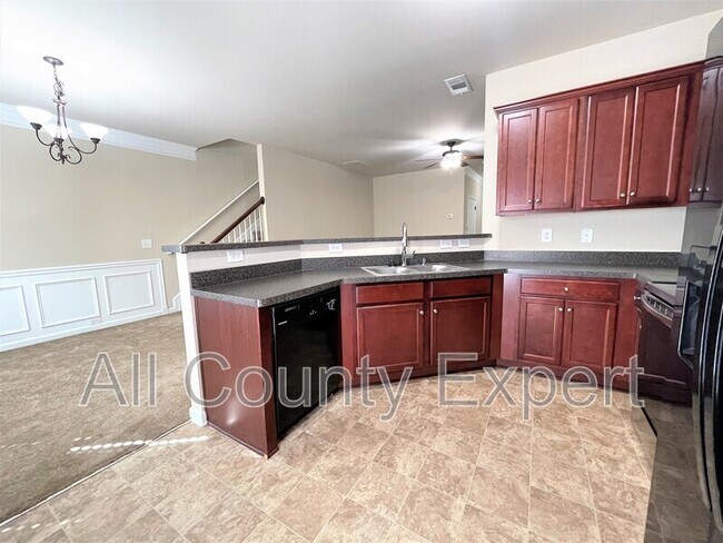 Building Photo - 599 Oakside Pl