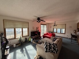 Building Photo - 611 6th St SE