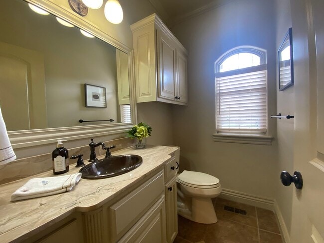 Building Photo - Broken Arrow Schools-Gated Community!