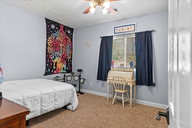 Building Photo - Stallion Springs Home!