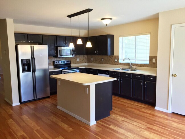 Building Photo - 21827 W Cocopah St