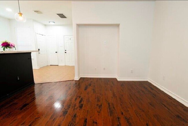 Building Photo - 14413 Rosehedge Ct