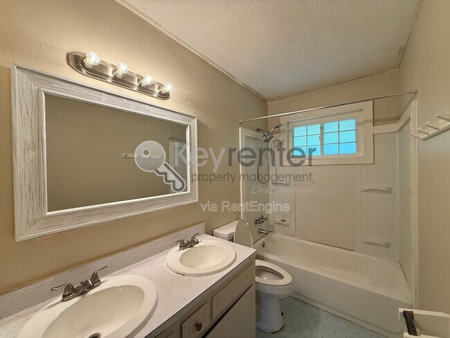 Building Photo - 3973 Teakwood Dr