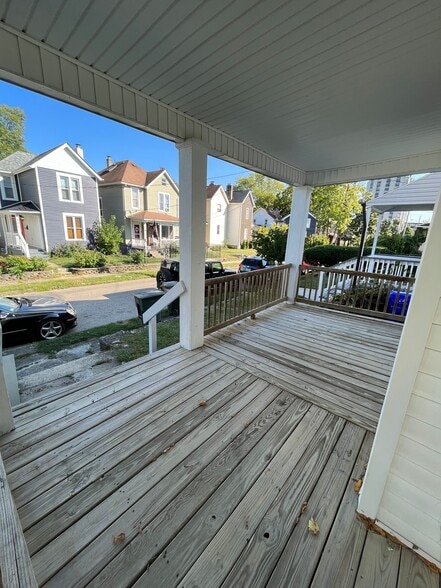 Spacious patio - 301 Johnson St