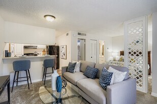 Building Photo - Countrywood