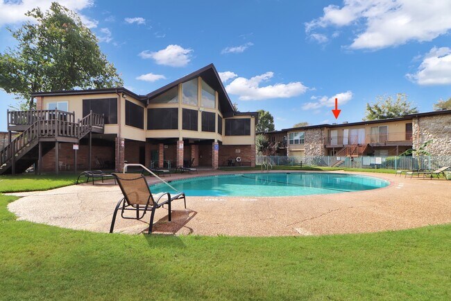 Building Photo - 7047 Bissonnet St