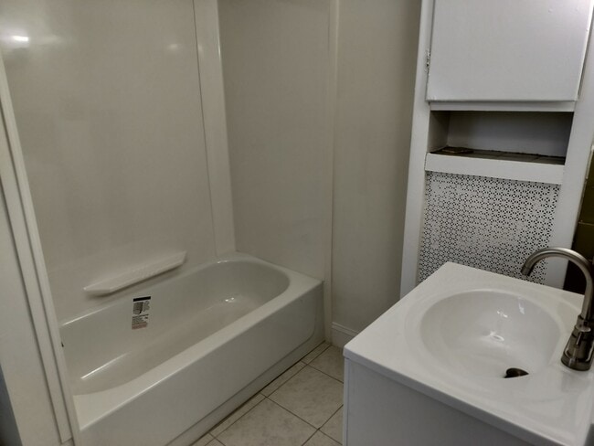 Building Photo - 547 Centre St