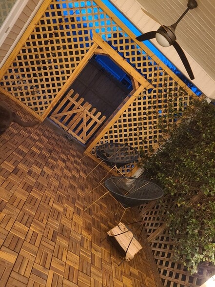 Back patio area - 204 Silk Oak Dr