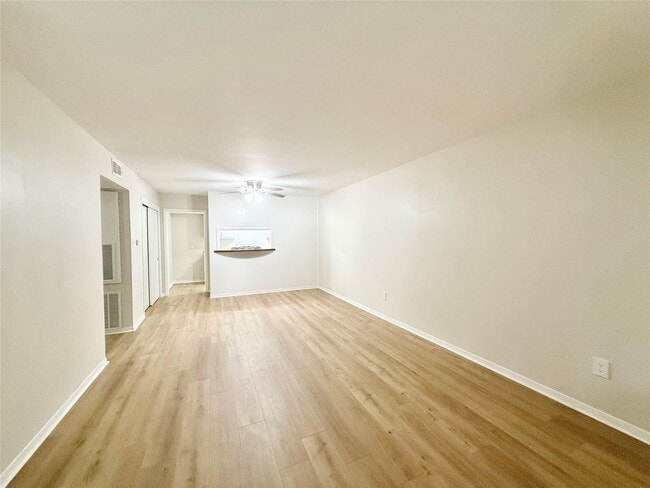 Building Photo - 2400 5th St