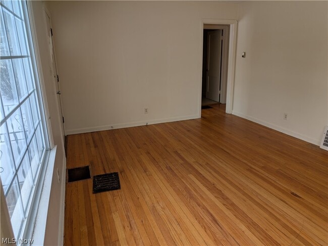 Building Photo - 637 E Wilbeth Rd