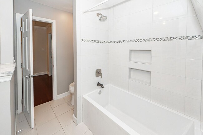 Building Photo - 4 Bedroom 2.5 Bath House in Montclair - We...