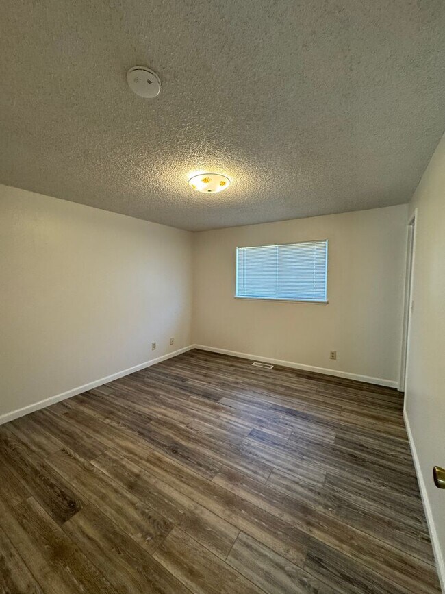 Building Photo - 331 Donald Terrace