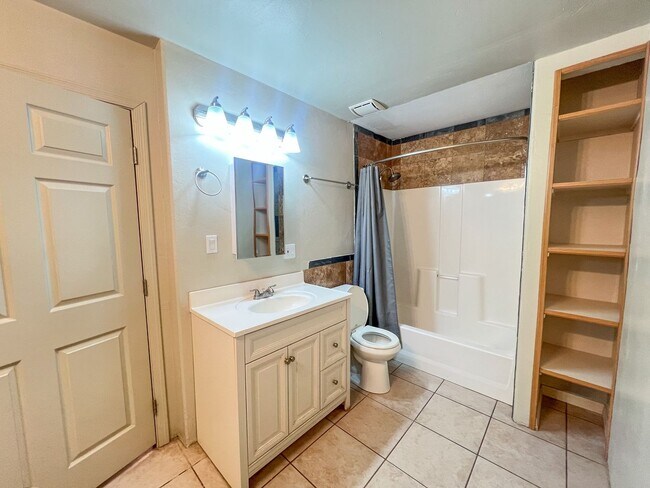 Building Photo - STUDIO APARTMENT/ CAMP VERDE