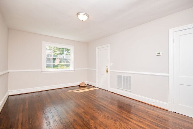 Building Photo - 3916 Stuart Ave