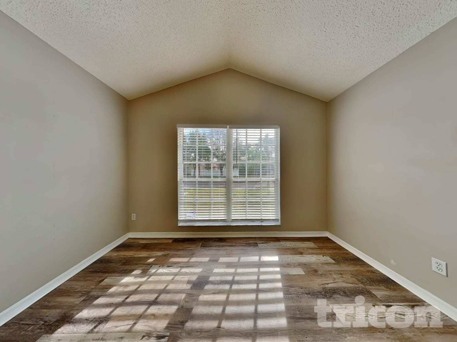 Building Photo - 233 Lakeway Ln