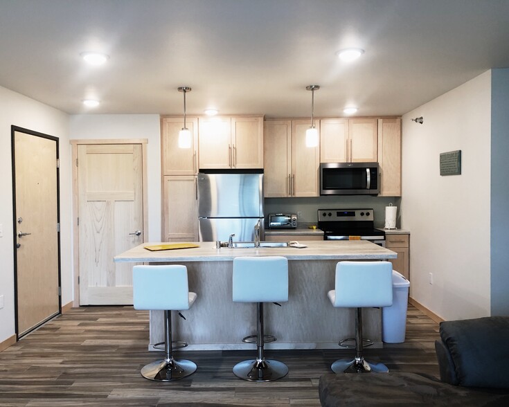 Primary Photo - 3850 Sunnyside Dr W