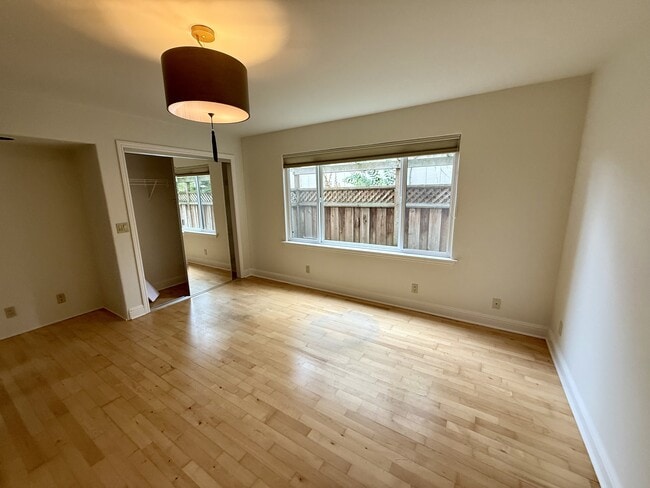 Building Photo - 143 Alamo Ave