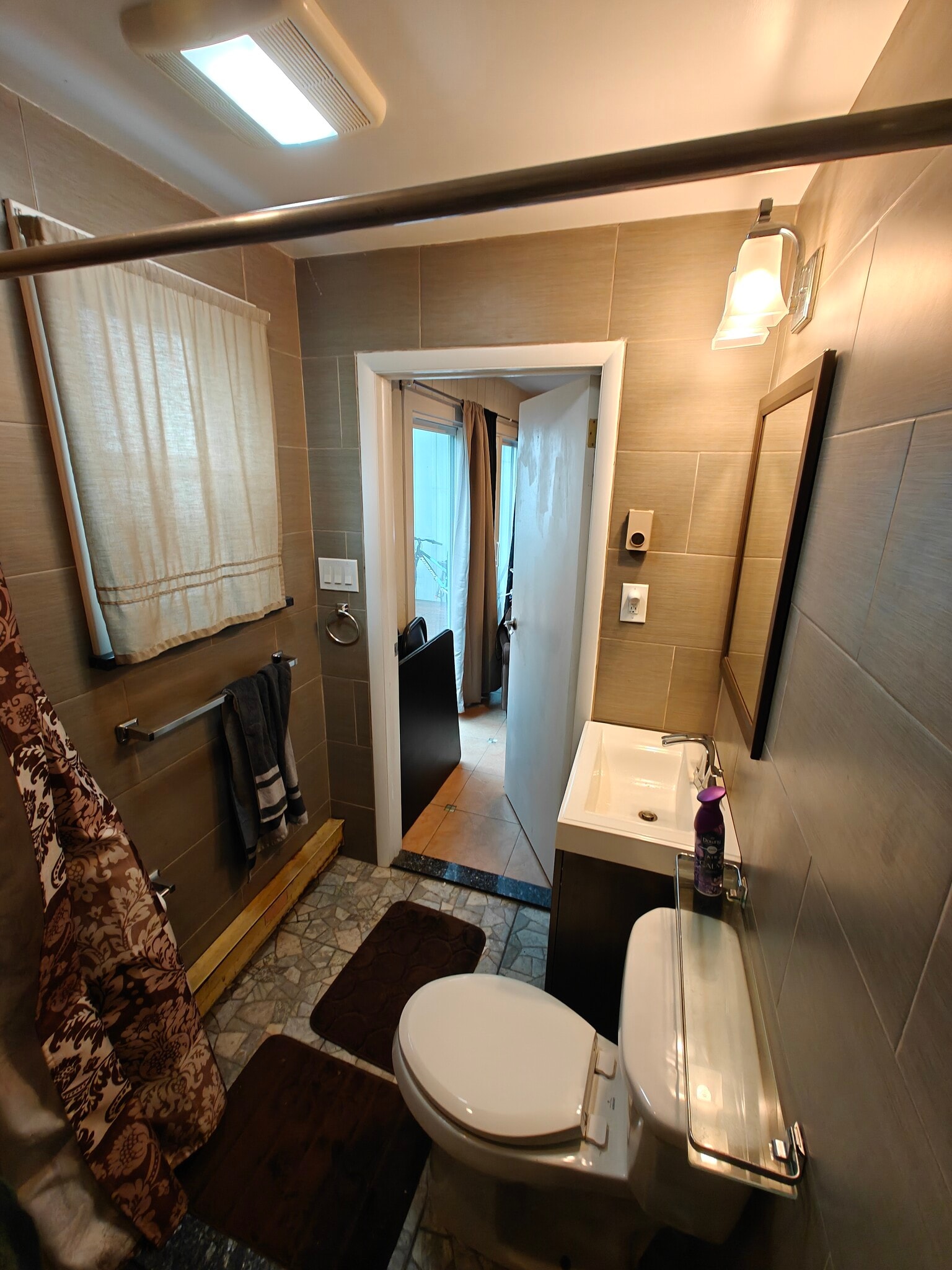 Downstairs bathroom cont. - 29 Peter Way