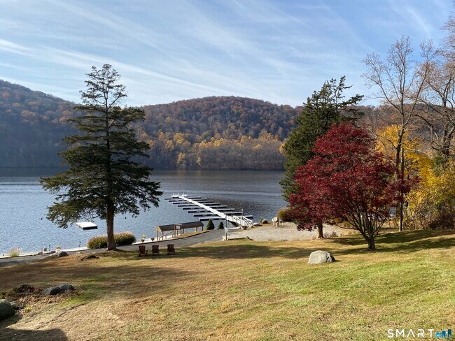 Building Photo - 14 Club Dr