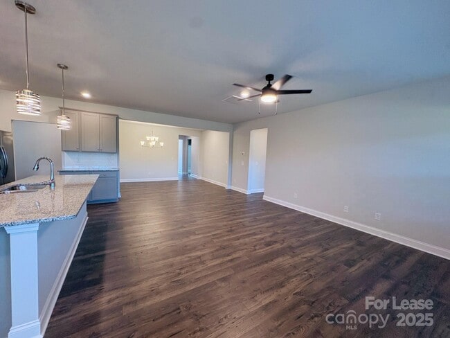 Building Photo - 1038 Mapletree Ln