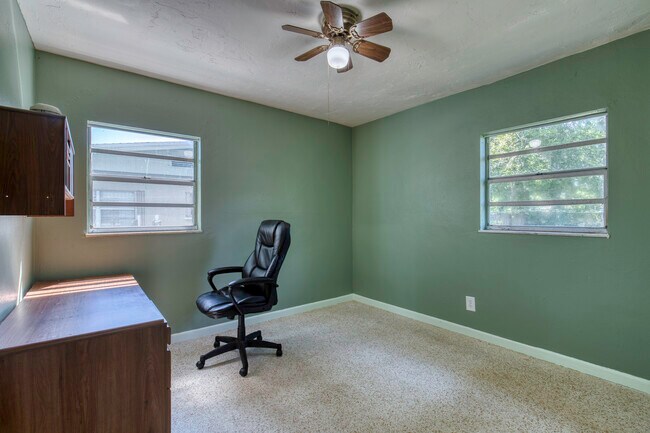 Building Photo - 1133 Bradenton Rd