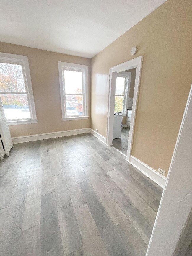 Building Photo - 601 Main St