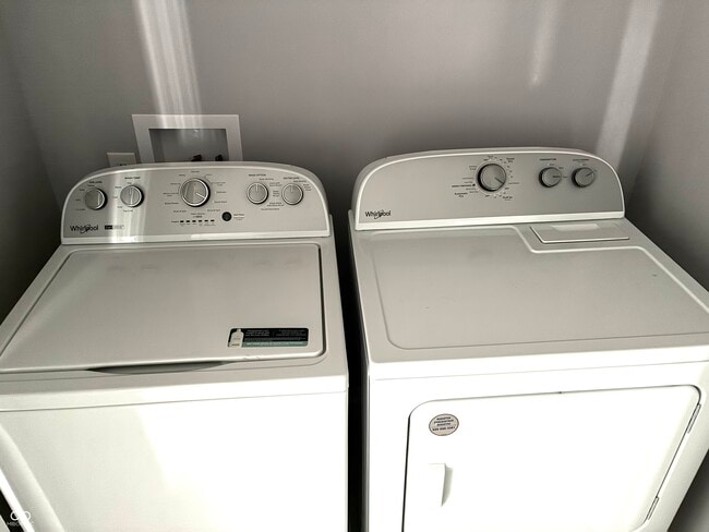 Building Photo - 328 W Main St