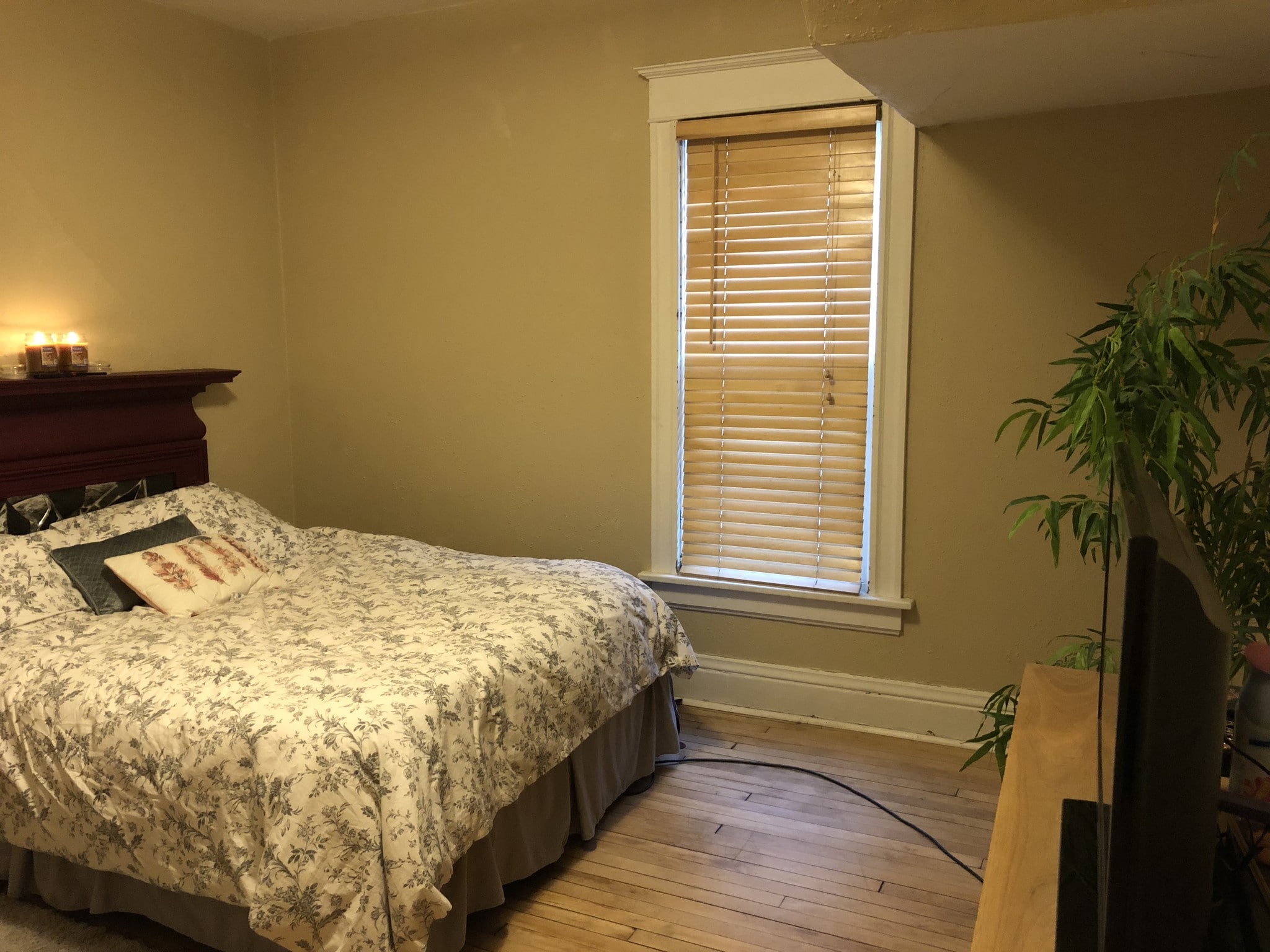 Bedroom - 2119 E Bradford Ave