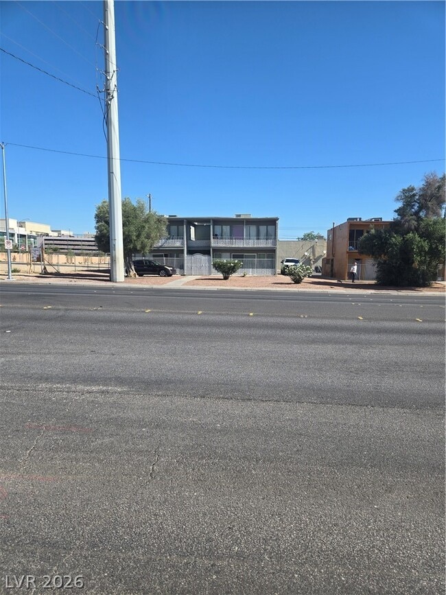 Building Photo - 1388 E Desert Inn Rd