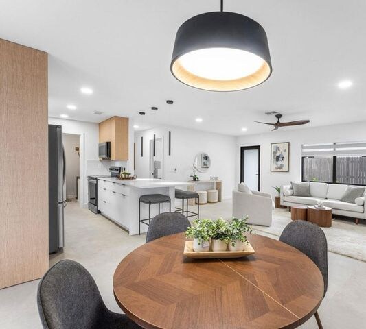 Building Photo - 608 SE 2nd Ave