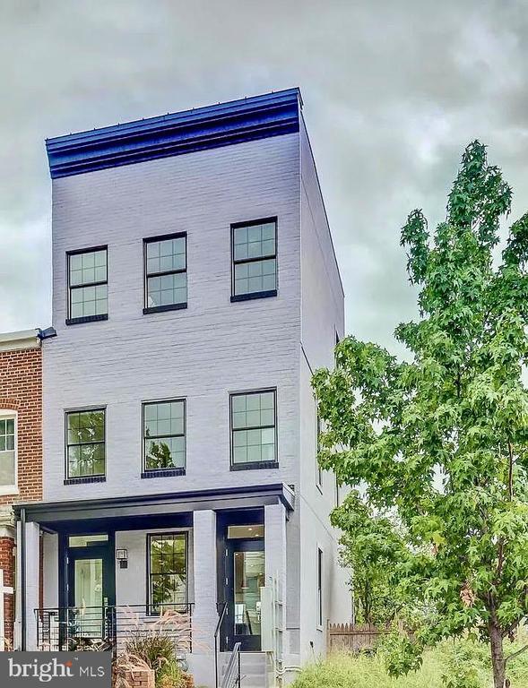 Building Photo - 1209 Oates St NE