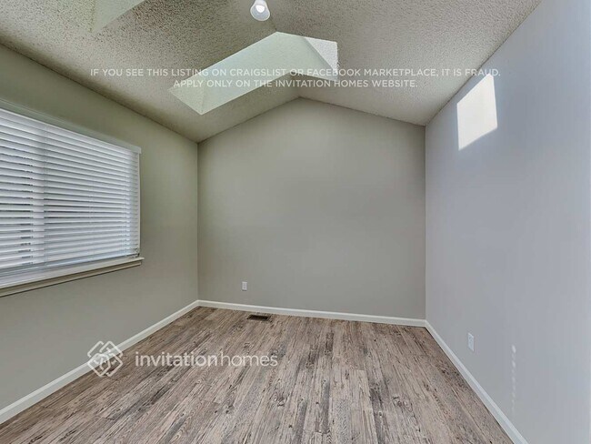 Building Photo - 3865 Valley View St