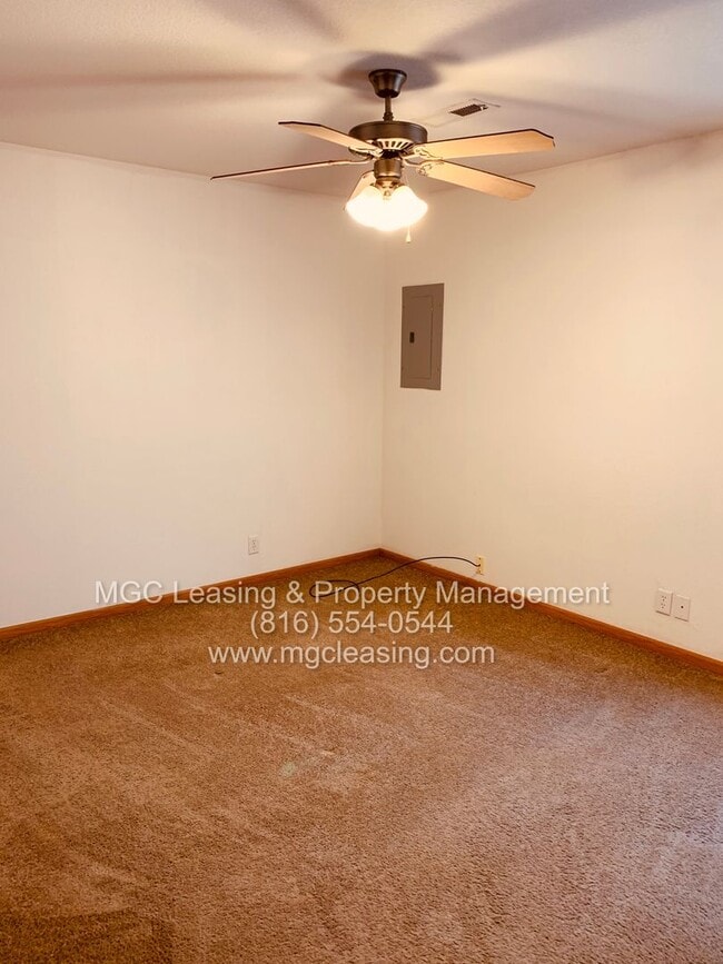 Building Photo - 105-107 Golfview Dr