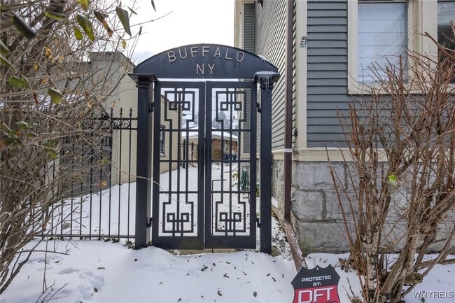 Building Photo - 507 W Delavan Ave