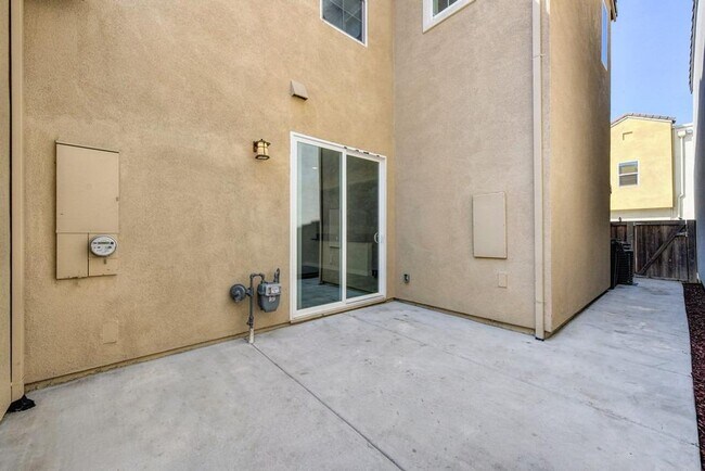 Building Photo - 3 Bed 2.5 Bath 2 Car Garage in Natomas