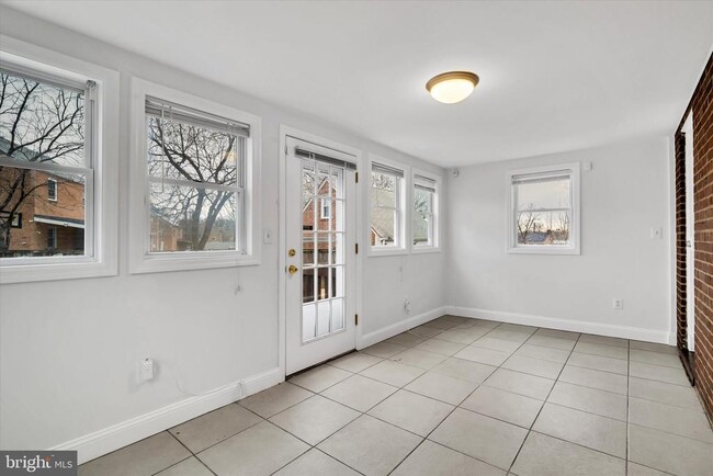 Building Photo - 1002 Chillum Rd